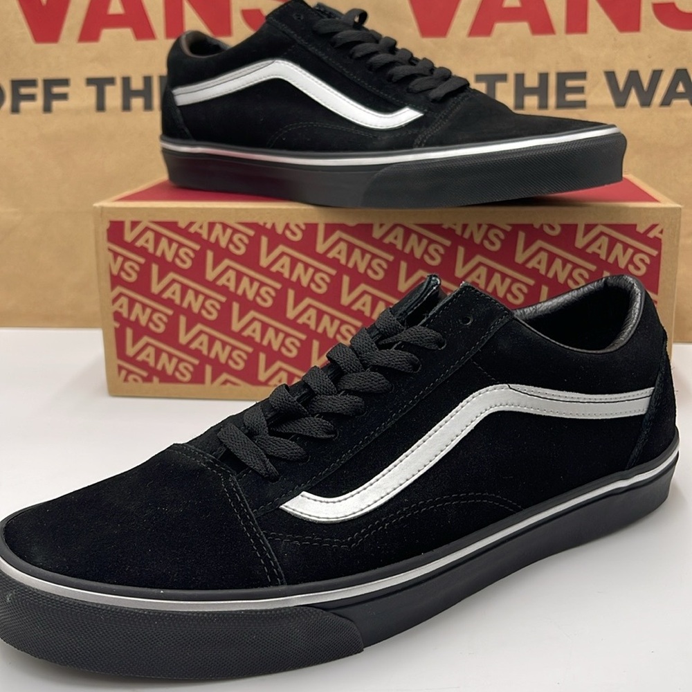 Vans Men’s Black and White Sneakers Old Skool
Metallic Black
VN000CTERMA - Picture 15 of 16